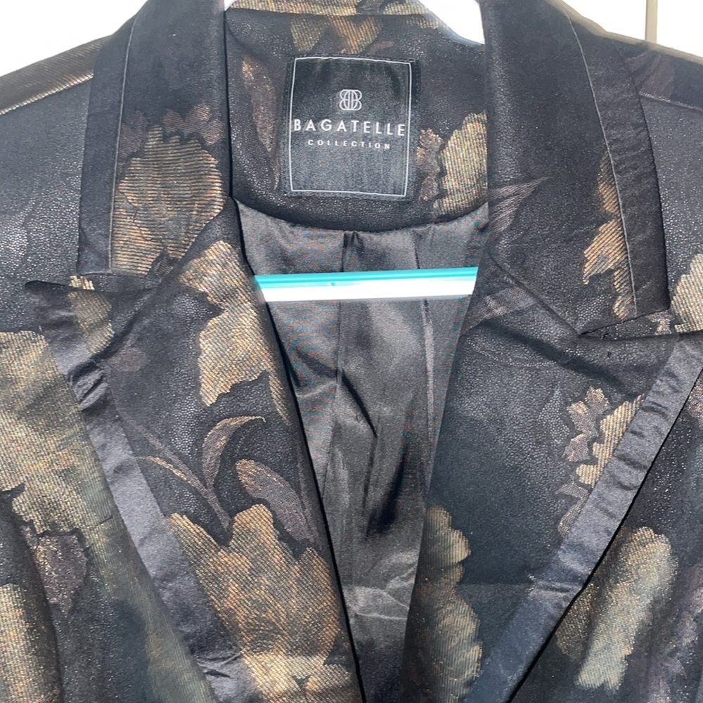 Beautiful suit jacket - Picture 2 of 8